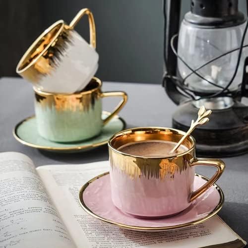 Jimiruigro зелени керамички чаши за кафе со чинија и лажица, чаши чај од 7,4oz порцелански чај со златна рачка за дома и канцеларија