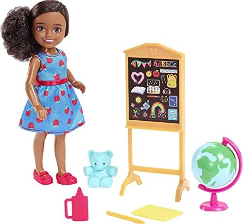 Барби Челзи Може да Биде кукла &засилувач; Плејсет, Бринета Учител Мала Кукла Со Отстранлив облека &засилувач; 6 Кариера Додатоци