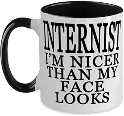 Интернист-Јас сум Поубав Од Моето Лице Изгледа-Смешно Интернист Две Тон Црна &засилувач; Бела 12оз Кафе Кригла-Единствена Забава За