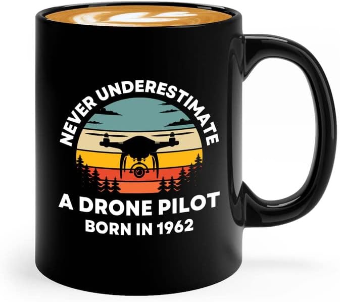 Меурчиња со меурчиња 1962 година роденденска кафе кригла 11oz црна, пилот со дрон Роден во 1962-60-ти роденденски подарок за напојување на