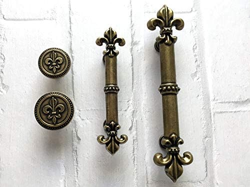 2,5 C-C гроздобер стил Fleur de Lis фиока Повлечете антички бронзено копче за копно, рачка, влече кујнски рачки на вратите хардвер
