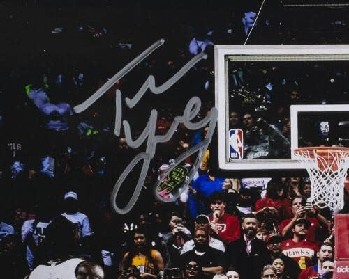 Трај Јанг потпиша врамен Хокс 16х20 кошаркарска игра победник Фото Ле Панини - Автограмирана НБА фотографии