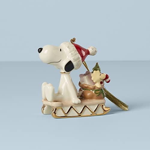 Lenox 2021 Snoopy Sleding во украсот на празниците, порцелан, 0,50 lb, повеќе