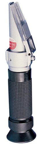 Reed R9500 Brix Refractometer со автоматска компензација на температурата, 0 до 32 проценти опсег на Брикс, +/- 0,01 процент точност, 0,1 процент Резолуција