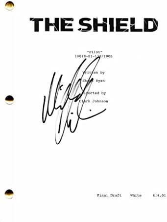 Мајкл Чиклис потпиша автограм со целосна пилот -скрипта на Шилд - Американска хорор приказна