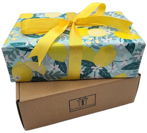 Завитканата Компанија - Кутија За Подароци Лимон За Него и Нејзиниот Пакет За Нега – Рака Завиткана Со Хартија За Завиткување И Лента – Роденден, Свадба, Годишнина,