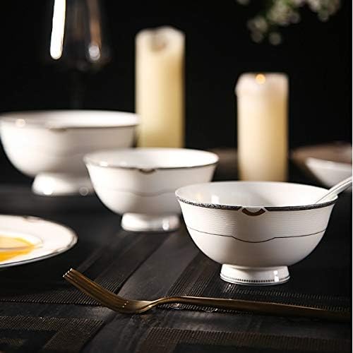 Зедгиг вечера поставува едноставен сад за керамички садови и садови поставени домаќинства нордиска коска чинија и стапчиња
