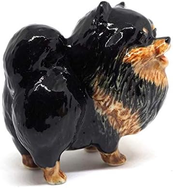Зоокрафт керамички минијатурни фигурини Померански кучиња статуа кои стојат на loversубителите на црни миленичиња колекционерски колекционерски