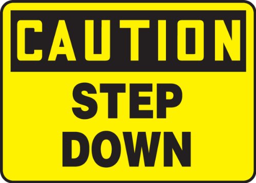 Знаци на Accuform MSTF646VS знак за безбедност на винил, легенда „Внимание чекор надолу“, 7 должина x 10 ширина x 0,004 дебелина,