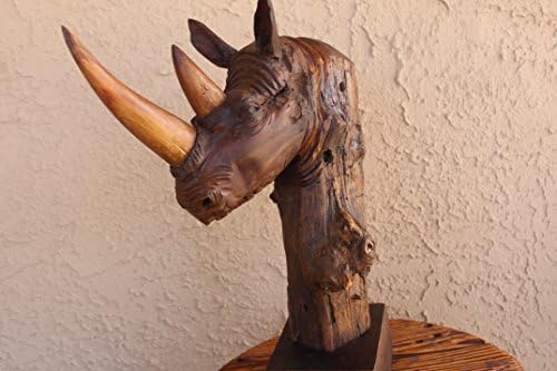 Рачно изработена дрвена скулптура - носорог