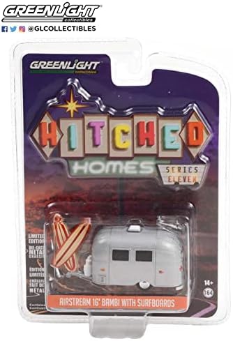Greenlight 34110 -F Hitched Homes Series 11 - Airstream 16 'Bambi со Surfboards 1:64 Scale