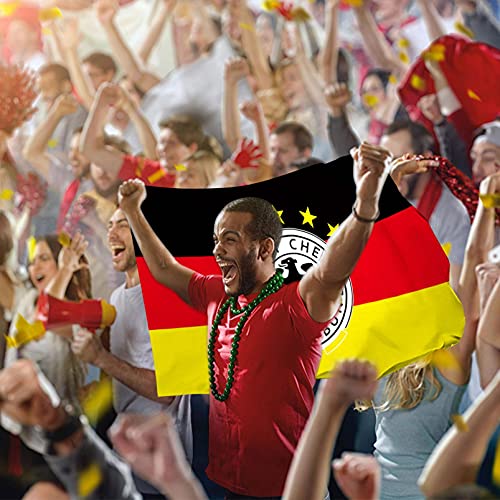 Германија знаме за знаме на знамиња на фановите на Европскиот куп, Патриотско знаме што држат мали екипи знамиња за навивачите