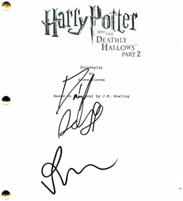 Даниел Редклиф и Руперт Гринт го потпишаа автограмот Хари Потер и Смртните светилишта Дел 2 Сценарио за целосен филм - Костигање: Ема Вотсон, Том Фелтон, Меги Смит, Р?