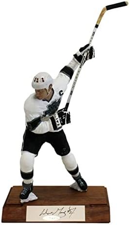 Вејн Грецки ја автограмираше статуата Салвино, ла Кингс Уда Горна палуба 626 - Автограмирани фигурини на НХЛ