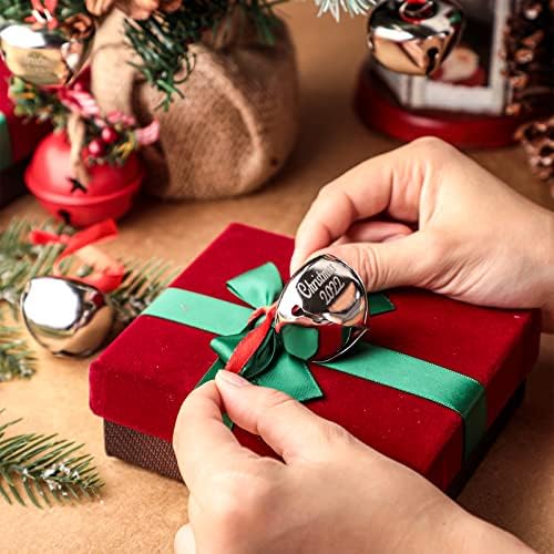 6 парчиња 2022 Божиќна украс за сребрени санки Bellвончиња Bellвончиња со црвена лента метални