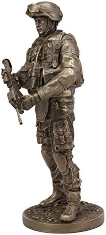 Еброс Големи воени специјални операции на САД, тајна ноќна мисија војник пушка статуа 12,25 Висока детална реална воена армија Борба против