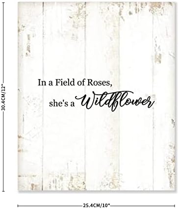 Печатено дрво Плакета знак wallид што виси на поле од рози, таа е диви цвеќиња гроздобер дрво жито wallидна уметност Библија за спална