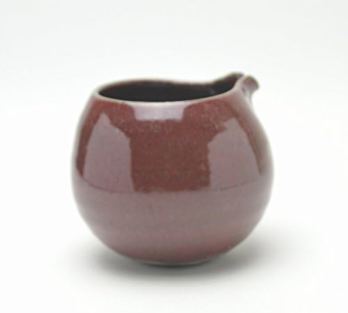 Јапонски традиционален керамички хаги опрема. Црвениот Шинша Катакучи го извади садот направен од Кеита Јамато.