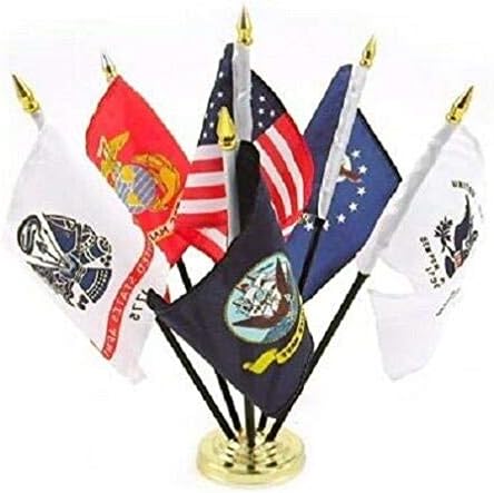 Вооружените сили на големо во Мајами се поставени со знаме на САД и основата 4x6 табела со табела поставени нови