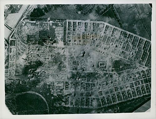 Гроздобер фотографија на Р.А.Ф на напад врз експлозивни дела во Салбрис и Депот.