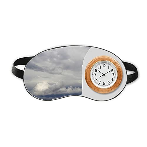 Темни облаци Опфате огромна ветерна временска состојба за спиење на главата на главата на часовникот на часовникот на часовникот