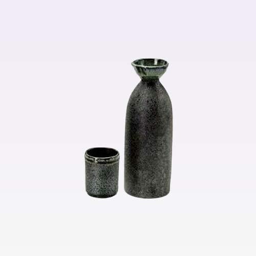 Селекција на токио со метеа - Сет на шише со сервери Tokkuri - црна - 3 големина - 1 шише со сервер - 1 Guinomi Sake Cup - Mino Ware