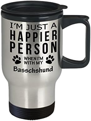 Куче Љубовник Патување Кафе Кригла-Посреќна Личност Со Basschshund-Миленичиња Сопственик Спасување Подароци
