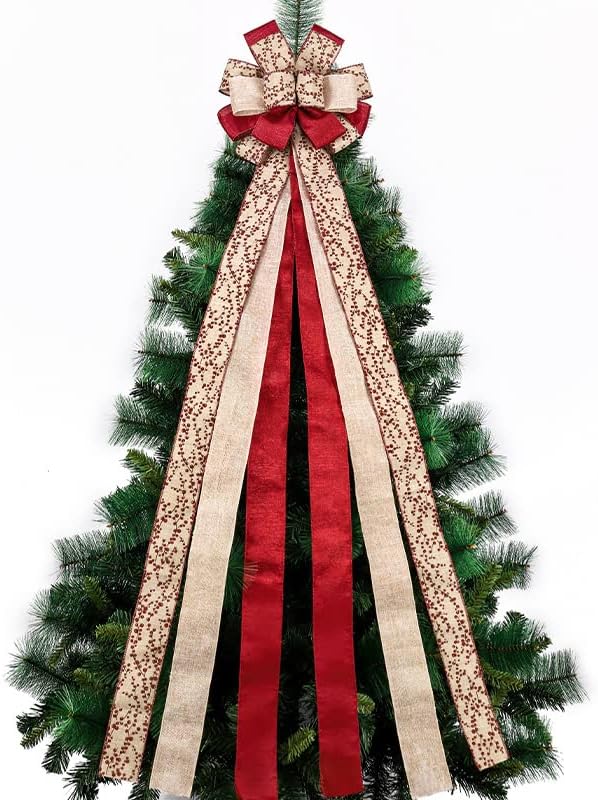 Божиќно дрво украсено со лакови со долги стрими