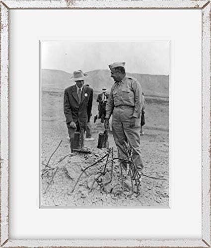 Бесконечни фотографии Фото: Генерал Лесли Гроувс, Д -р. Ј. Роберт Опенхајмер, Тест Атомска бомба, Аламогордо, Н.М.