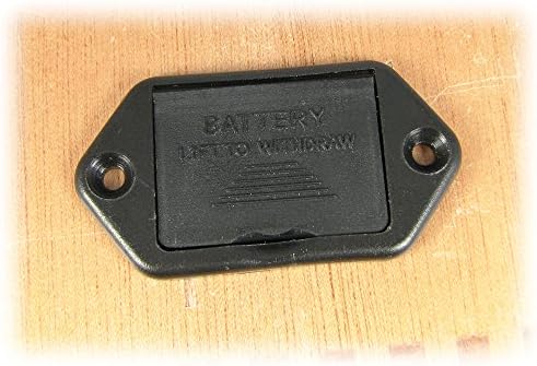 C. B. gitty 2pc. Фиока за батерии од 9 волти - Надворешно достапен панел