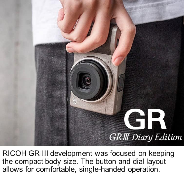 Дневник Ricoh GR III, метално топло-сино тело со темно кафеав зафат и природен сребрен прстен, дигитална компактен фотоапарат