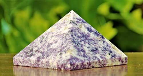Полирана природна виолетова лепидолит кристална лековита метафизички камен врежан египет пирамида медитација света фенг шуи -скапоцен